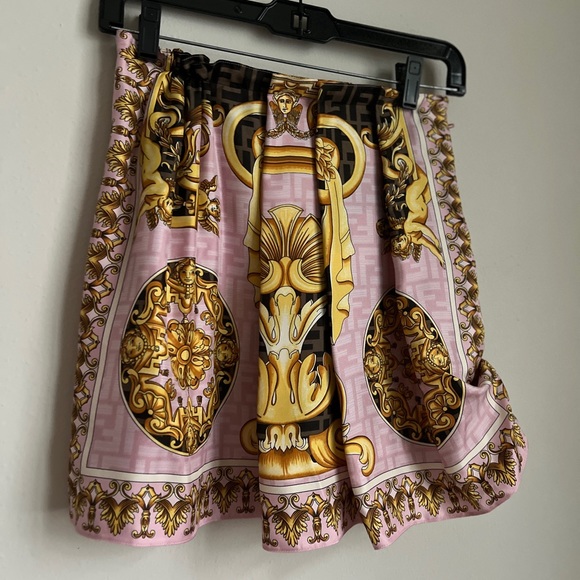 Like new Fendace Multicolour Silk Skirt $1,895 36 0 FENDI VERSACE - Picture 3 of 9